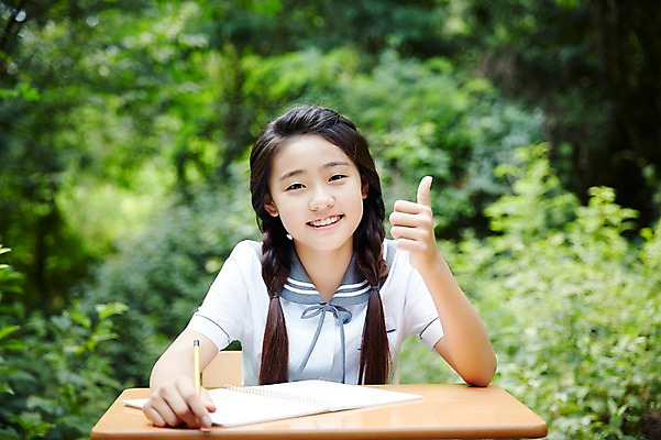 포토 JPG 주간 여학생 여자 교복 여고생 고등학생 서울 한국 한명 미소 사람 앉기 동양인 손짓 상반신 야외 앞모습 아웃포커스 10대 한국인 엄지손가락 최고 숲 책상 남산 여자만 여자한명만 십대만 십대여자만 십대여자한명만 국내포토 자연요소 1 학생 옷 아시아 뷰포인트 가구 손가락 모션 청소년 촬영기법 표정 인종 랜드마크 파일형식