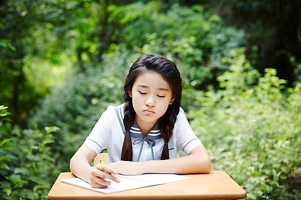 포토 JPG 주간 여학생 여자 교복 여고생 고등학생 스트레스 서울 한국 한명 사람 앉기 동양인 상반신 야외 앞모습 아웃포커스 10대 한국인 숲 책상 고민 남산 여자만 여자한명만 십대만 십대여자만 십대여자한명만 국내포토 자연요소 1 학생 옷 감정 아시아 뷰포인트 가구 모션 청소년 촬영기법 인종 랜드마크 파일형식