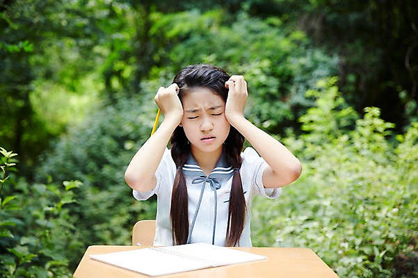 포토 JPG 주간 여학생 여자 교복 여고생 고등학생 스트레스 서울 한국 한명 사람 앉기 동양인 상반신 야외 앞모습 아웃포커스 10대 한국인 숲 책상 고민 남산 여자만 여자한명만 십대만 십대여자만 십대여자한명만 국내포토 자연요소 1 학생 옷 감정 아시아 뷰포인트 가구 모션 청소년 촬영기법 인종 랜드마크 파일형식