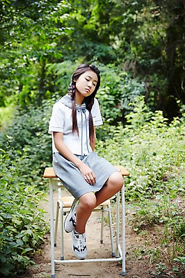포토 JPG 주간 전신 여학생 여자 교복 여고생 고등학생 서울 한국 한명 사람 앉기 동양인 야외 10대 한국인 슬픔 숲 책상 고민 남산 여자만 여자한명만 십대만 십대여자만 십대여자한명만 국내포토 자연요소 1 학생 옷 감정 아시아 가구 모션 청소년 인종 랜드마크 파일형식