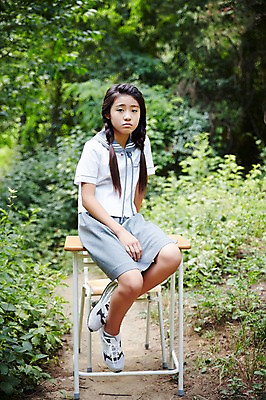 포토 JPG 주간 전신 여학생 여자 교복 여고생 고등학생 서울 한국 한명 사람 앉기 동양인 야외 10대 한국인 슬픔 숲 책상 고민 남산 여자만 여자한명만 십대만 십대여자만 십대여자한명만 국내포토 자연요소 1 학생 옷 감정 아시아 가구 모션 청소년 인종 랜드마크 파일형식