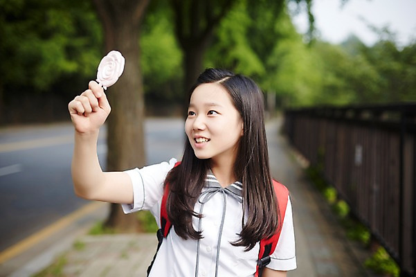 포토 JPG 주간 응시 여학생 여자 교복 여고생 고등학생 서울 한국 한명 들기 사람 동양인 상반신 야외 앞모습 아웃포커스 10대 한국인 손거울 남산 여자만 여자한명만 십대만 십대여자만 십대여자한명만 국내포토 자연요소 1 학생 시선 옷 아시아 뷰포인트 모션 청소년 촬영기법 인종 거울 랜드마크 파일형식