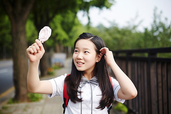 포토 JPG 주간 응시 여학생 여자 교복 여고생 고등학생 서울 한국 한명 들기 사람 동양인 상반신 야외 앞모습 아웃포커스 10대 한국인 손거울 남산 여자만 여자한명만 십대만 십대여자만 십대여자한명만 국내포토 자연요소 1 학생 시선 옷 아시아 뷰포인트 모션 청소년 촬영기법 인종 거울 랜드마크 파일형식