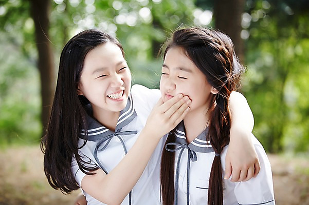 포토 JPG 주간 여학생 여자 교복 장난 양갈래머리 여고생 고등학생 어깨동무 서울 한국 미소 사람 동양인 상반신 야외 두명 앞모습 아웃포커스 10대 친구 우정 한국인 즐거움 남산 여자만 십대만 십대여자만 국내포토 자연요소 학생 헤어스타일 옷 감정 아시아 뷰포인트 포즈 관계 청소년 촬영기법 표정 인종 랜드마크 파일형식