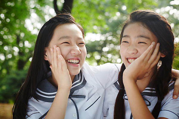 포토 JPG 주간 여학생 여자 교복 장난 양갈래머리 여고생 고등학생 어깨동무 서울 한국 미소 사람 동양인 상반신 야외 두명 앞모습 아웃포커스 10대 친구 우정 한국인 즐거움 남산 여자만 십대만 십대여자만 국내포토 자연요소 학생 헤어스타일 옷 감정 아시아 뷰포인트 포즈 관계 청소년 촬영기법 표정 인종 랜드마크 파일형식