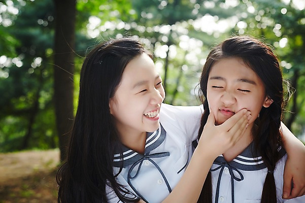 포토 JPG 주간 여학생 여자 교복 장난 양갈래머리 여고생 고등학생 어깨동무 서울 한국 미소 사람 동양인 상반신 야외 두명 앞모습 아웃포커스 10대 친구 우정 한국인 즐거움 남산 여자만 십대만 십대여자만 국내포토 자연요소 학생 헤어스타일 옷 감정 아시아 뷰포인트 포즈 관계 청소년 촬영기법 표정 인종 랜드마크 파일형식