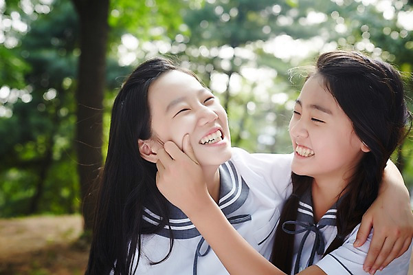 포토 JPG 주간 여학생 여자 교복 장난 양갈래머리 여고생 고등학생 어깨동무 서울 한국 미소 사람 동양인 상반신 야외 두명 앞모습 아웃포커스 10대 친구 우정 한국인 즐거움 남산 여자만 십대만 십대여자만 국내포토 자연요소 학생 헤어스타일 옷 감정 아시아 뷰포인트 포즈 관계 청소년 촬영기법 표정 인종 랜드마크 파일형식