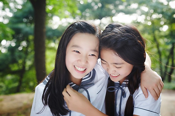 포토 JPG 주간 여학생 여자 교복 장난 양갈래머리 여고생 고등학생 어깨동무 서울 한국 미소 사람 동양인 상반신 야외 두명 앞모습 아웃포커스 10대 친구 우정 한국인 즐거움 남산 여자만 십대만 십대여자만 국내포토 자연요소 학생 헤어스타일 옷 감정 아시아 뷰포인트 포즈 관계 청소년 촬영기법 표정 인종 랜드마크 파일형식