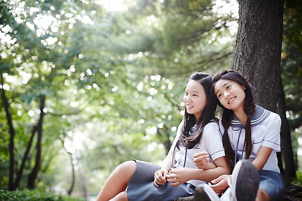 포토 JPG 주간 여학생 여자 교복 자연 양갈래머리 여고생 고등학생 휴식 서울 한국 미소 사람 앉기 동양인 상반신 야외 두명 10대 친구 기댐 우정 한국인 숲 나무기둥 남산 여자만 십대만 십대여자만 국내포토 자연요소 학생 헤어스타일 옷 아시아 컨셉 관계 모션 청소년 표정 인종 생태계 랜드마크 파일형식