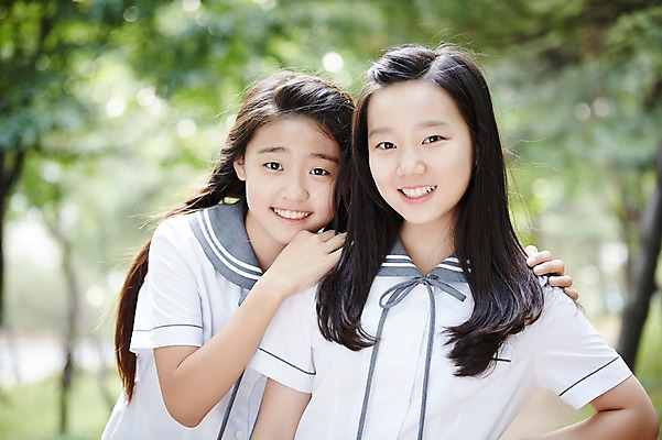 포토 JPG 주간 여학생 여자 교복 여고생 고등학생 어깨동무 서울 한국 서기 미소 사람 동양인 상반신 야외 두명 앞모습 아웃포커스 10대 친구 다정 우정 한국인 남산 여자만 십대만 십대여자만 국내포토 자연요소 학생 옷 아시아 뷰포인트 포즈 컨셉 관계 모션 청소년 촬영기법 표정 인종 랜드마크 파일형식