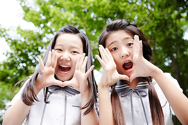 포토 JPG 주간 여학생 여자 교복 양갈래머리 여고생 고등학생 서울 한국 사람 동양인 손짓 상반신 야외 두명 앞모습 아웃포커스 10대 친구 외침 우정 한국인 남산 여자만 십대만 십대여자만 국내포토 자연요소 학생 헤어스타일 옷 아시아 뷰포인트 관계 모션 청소년 촬영기법 인종 소리 랜드마크 파일형식