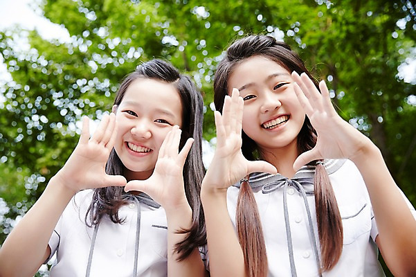 포토 JPG 주간 여학생 여자 교복 양갈래머리 여고생 고등학생 서울 한국 사람 동양인 손짓 상반신 야외 두명 앞모습 아웃포커스 10대 친구 외침 우정 한국인 남산 여자만 십대만 십대여자만 국내포토 자연요소 학생 헤어스타일 옷 아시아 뷰포인트 관계 모션 청소년 촬영기법 인종 소리 랜드마크 파일형식