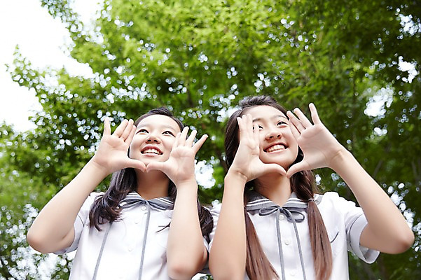 포토 JPG 주간 여학생 여자 교복 로우앵글 양갈래머리 여고생 고등학생 서울 한국 사람 동양인 손짓 상반신 야외 두명 앞모습 아웃포커스 10대 친구 외침 우정 한국인 남산 여자만 십대만 십대여자만 국내포토 자연요소 학생 헤어스타일 옷 아시아 뷰포인트 관계 모션 청소년 촬영기법 인종 소리 랜드마크 파일형식