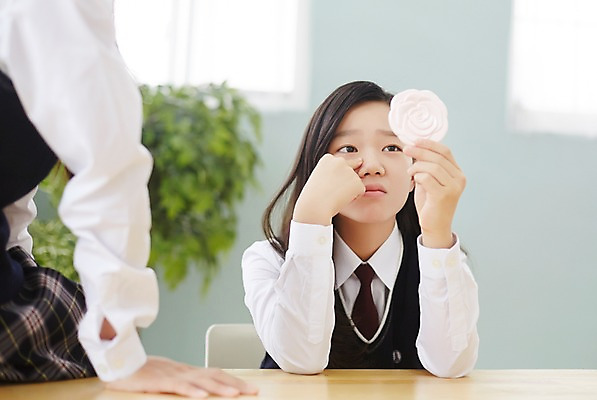 포토 JPG 스튜디오촬영 응시 여학생 여자 교복 여고생 고등학생 실내 사람 앉기 동양인 상반신 두명 신체부위 10대 거울 한국인 고민 손거울 팔 손짚기 여자만 십대만 십대여자만 국내포토 학생 시선 옷 감정 모션 청소년 인종 손짓 내부 파일형식