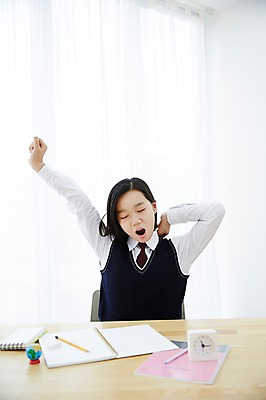 포토 JPG 스튜디오촬영 여학생 여자 교복 여고생 고등학생 실내 한명 사람 앉기 동양인 상반신 앞모습 10대 눈감음 한국인 지루함 책상 기지개 하품 여자만 여자한명만 십대만 십대여자만 십대여자한명만 국내포토 1 학생 옷 감정 뷰포인트 가구 모션 청소년 인종 내부 생리현상 파일형식