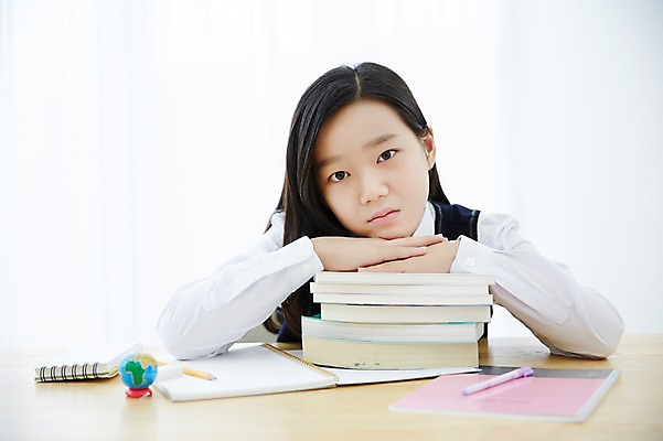 포토 JPG 스튜디오촬영 여학생 여자 교복 엎드리기 여고생 고등학생 실내 한명 사람 동양인 상반신 앞모습 10대 책 쌓기 한국인 지루함 책상 손모으기 여자만 여자한명만 십대만 십대여자만 십대여자한명만 국내포토 1 학생 옷 감정 뷰포인트 가구 모션 청소년 인종 손짓 내부 파일형식