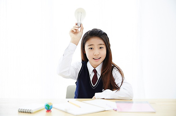 포토 JPG 스튜디오촬영 여학생 여자 교복 전구 여고생 고등학생 아이디어 실내 한명 사람 앉기 동양인 상반신 앞모습 10대 공책 한국인 책상 여자만 여자한명만 십대만 십대여자만 십대여자한명만 국내포토 1 학생 옷 뷰포인트 가구 컨셉 모션 청소년 문구용품 인종 내부 파일형식