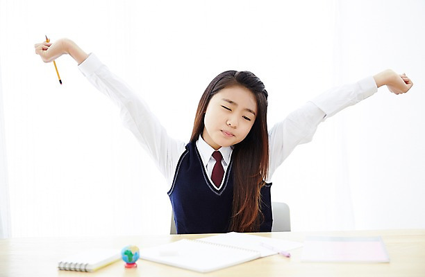 포토 JPG 스튜디오촬영 여학생 여자 교복 여고생 고등학생 실내 한명 사람 앉기 동양인 상반신 앞모습 10대 한국인 책상 기지개 여자만 여자한명만 십대만 십대여자만 십대여자한명만 국내포토 1 학생 옷 뷰포인트 가구 모션 청소년 인종 내부 파일형식