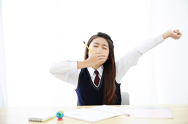 포토 JPG 스튜디오촬영 여학생 여자 교복 여고생 고등학생 실내 한명 사람 앉기 동양인 상반신 앞모습 10대 한국인 지루함 책상 기지개 하품 입가림 여자만 여자한명만 십대만 십대여자만 십대여자한명만 국내포토 1 학생 옷 감정 뷰포인트 가구 모션 청소년 인종 내부 가림 생리현상 파일형식