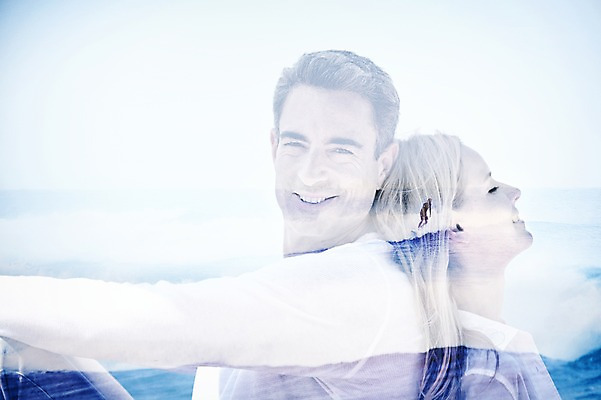 JPG 서양인 외국인 편집이미지 커플 계절 여자 남자 바다 휴가 사람 성인 세명 여름 서핑 디지털합성 디지털아트 다중노출 성인만 이미지편집 편집실사 관계 촬영기법 인종 수상스포츠 CG 파일형식