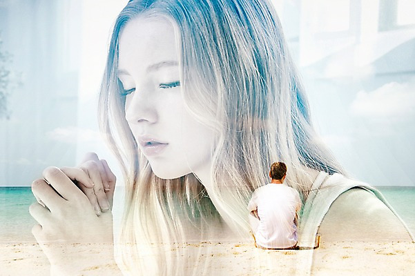 JPG 서양인 외국인 편집이미지 커플 계절 여자 남자 바다 사람 성인 해변 두명 여름 기도 디지털합성 디지털아트 다중노출 성인만 이미지편집 편집실사 관계 촬영기법 인종 CG 파일형식