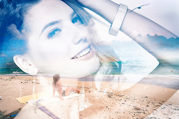 JPG 서양인 외국인 편집이미지 계절 여자 바다 휴가 사람 성인 해변 두명 여름 비키니 디지털합성 디지털아트 다중노출 여자만 성인여자만 성인만 이미지편집 편집실사 수영복 촬영기법 인종 CG 파일형식