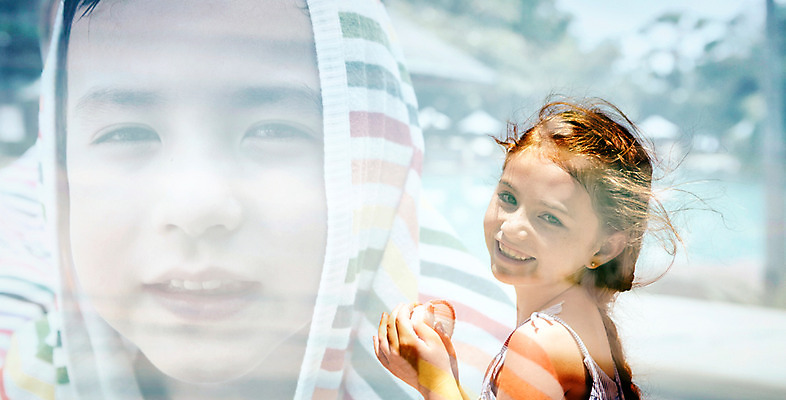 JPG 서양인 외국인 편집이미지 계절 여자 어린이 휴가 사람 성인 두명 여름 디지털합성 디지털아트 다중노출 여자만 이미지편집 편집실사 촬영기법 인종 CG 파일형식