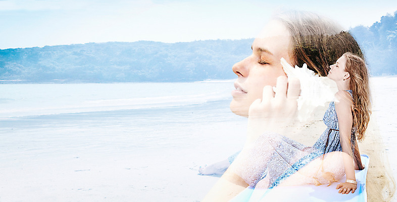 JPG 서양인 외국인 편집이미지 계절 여자 바다 휴가 사람 성인 해변 두명 여름 소라 디지털합성 디지털아트 다중노출 여자만 성인여자만 성인만 이미지편집 편집실사 어패류 촬영기법 인종 CG 파일형식