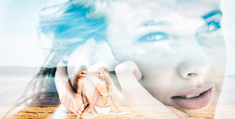 JPG 서양인 외국인 편집이미지 계절 여자 바다 휴가 사람 성인 해변 세명 여름 비키니 소라 디지털합성 디지털아트 다중노출 여자만 성인여자만 성인만 이미지편집 편집실사 수영복 어패류 촬영기법 인종 CG 파일형식