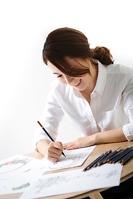 포토 JPG 스튜디오촬영 우먼라이프 라이프스타일 여자 여유 모션 탁자 색연필 실내 한명 웃음 사람 앉기 동양인 상반신 성인 취미 앞모습 30대 한국인 그리기 즐거움 그림 여자만 여자한명만 성인여자만 성인한명만 성인여자한명만 장년만 장년여자만 장년여자한명만 성인만 국내포토 1 감정 뷰포인트 가구 학용품 표정 인종 내부 생활 장년 파일형식