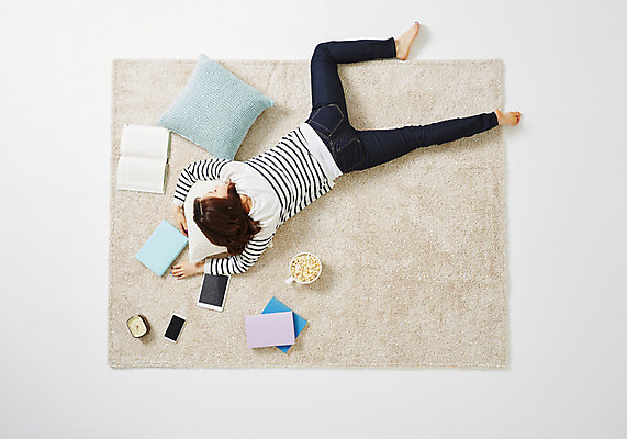 포토 JPG 스튜디오촬영 전신 우먼라이프 라이프스타일 여자 여유 엎드리기 쿠션 모션 휴식 실내 한명 사람 동양인 성인 뒷모습 30대 하이앵글 눕기 한국인 잠 여자만 여자한명만 성인여자만 성인한명만 성인여자한명만 장년만 장년여자만 장년여자한명만 성인만 국내포토 1 감정 뷰포인트 컨셉 인종 내부 생활 장년 파일형식