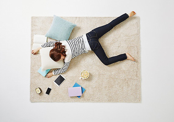 포토 JPG 스튜디오촬영 전신 우먼라이프 라이프스타일 여자 여유 엎드리기 쿠션 모션 휴식 실내 한명 사람 동양인 성인 뒷모습 30대 하이앵글 눕기 한국인 잠 여자만 여자한명만 성인여자만 성인한명만 성인여자한명만 장년만 장년여자만 장년여자한명만 성인만 국내포토 1 감정 뷰포인트 컨셉 인종 내부 생활 장년 파일형식