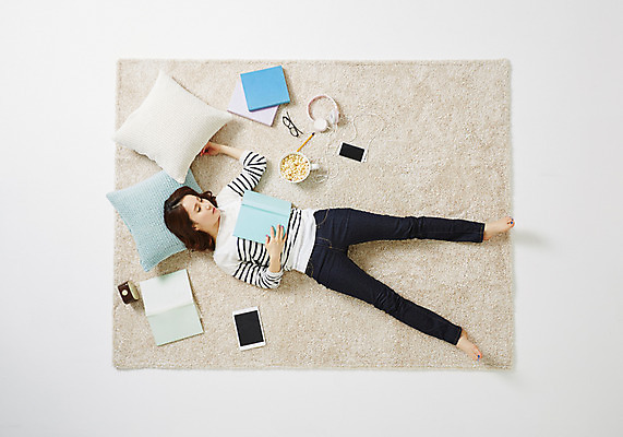 포토 JPG 스튜디오촬영 전신 우먼라이프 라이프스타일 여자 여유 모션 휴식 실내 한명 사람 동양인 성인 앞모습 책 30대 하이앵글 눕기 눈감음 한국인 잠 여자만 여자한명만 성인여자만 성인한명만 성인여자한명만 장년만 장년여자만 장년여자한명만 성인만 국내포토 1 감정 뷰포인트 컨셉 인종 내부 생활 장년 파일형식