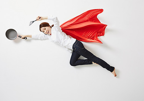 포토 JPG 스튜디오촬영 전신 우먼라이프 라이프스타일 여자 모션 실내 한명 들기 사람 동양인 성인 옆모습 30대 하이앵글 한국인 자신감 프라이팬 망토 열정 뒤집개 영웅 슈퍼우먼 여자만 여자한명만 성인여자만 성인한명만 성인여자한명만 장년만 장년여자만 장년여자한명만 성인만 국내포토 1 감정 뷰포인트 주방용품 인종 내부 생활 장년 파일형식