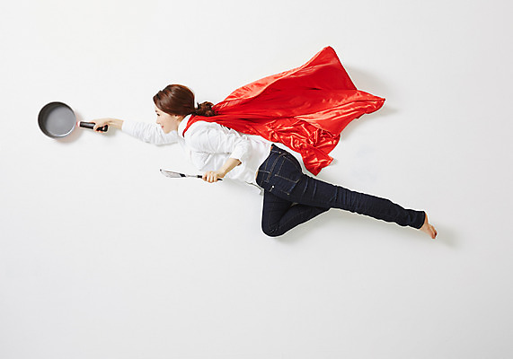 포토 JPG 스튜디오촬영 전신 우먼라이프 라이프스타일 여자 모션 실내 한명 들기 사람 동양인 성인 옆모습 30대 하이앵글 한국인 자신감 프라이팬 망토 열정 뒤집개 영웅 슈퍼우먼 여자만 여자한명만 성인여자만 성인한명만 성인여자한명만 장년만 장년여자만 장년여자한명만 성인만 국내포토 1 감정 뷰포인트 주방용품 인종 내부 생활 장년 파일형식