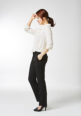 포토 JPG 스튜디오촬영 전신 라이프스타일 여자 비즈니스 모션 실내 한명 서기 사람 동양인 정장 성인 옆모습 30대 비즈니스라이프 한국인 비즈니스우먼 주머니손 여자만 여자한명만 성인여자만 성인한명만 성인여자한명만 장년만 장년여자만 장년여자한명만 성인만 국내포토 1 옷 뷰포인트 인종 내부 생활 장년 직장인 파일형식