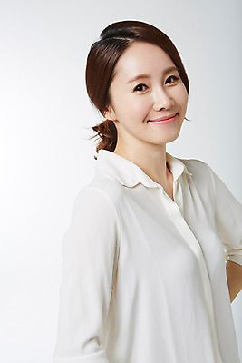 포토 JPG 스튜디오촬영 라이프스타일 여자 비즈니스 모션 실내 한명 서기 미소 사람 동양인 정장 상반신 성인 앞모습 30대 비즈니스라이프 한국인 비즈니스우먼 여자만 여자한명만 성인여자만 성인한명만 성인여자한명만 장년만 장년여자만 장년여자한명만 성인만 국내포토 1 옷 뷰포인트 표정 인종 내부 생활 장년 직장인 파일형식