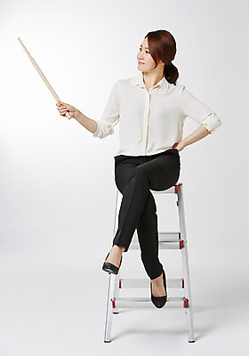 포토 JPG 스튜디오촬영 전신 라이프스타일 여자 비즈니스 사다리 모션 실내 한명 들기 사람 앉기 동양인 성인 앞모습 30대 비즈니스라이프 한국인 비즈니스우먼 지시봉 여자만 여자한명만 성인여자만 성인한명만 성인여자한명만 장년만 장년여자만 장년여자한명만 성인만 국내포토 1 뷰포인트 인종 내부 생활 장년 도구 직장인 파일형식