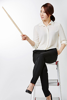 포토 JPG 스튜디오촬영 전신 라이프스타일 여자 비즈니스 사다리 모션 실내 한명 들기 사람 앉기 동양인 성인 앞모습 30대 비즈니스라이프 한국인 비즈니스우먼 지시봉 여자만 여자한명만 성인여자만 성인한명만 성인여자한명만 장년만 장년여자만 장년여자한명만 성인만 국내포토 1 뷰포인트 인종 내부 생활 장년 도구 직장인 파일형식