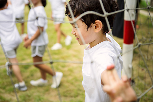포토 JPG 주간 라이프스타일 남자 어린이라이프 어린이 모션 함께함 서기 사람 동양인 여러명 상반신 야외 옆모습 축구 유치원 활발 유치원생 한국인 골대 천진난만 남자만 어린이만 소년만 국내포토 자연요소 교육 뷰포인트 다수 컨셉 인종 생활 구기 파일형식