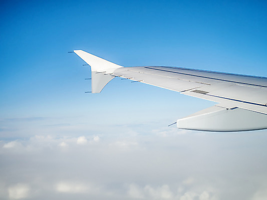 포토 JPG 해외이미지 구름 여행 백그라운드 날개 창문 교통시설 하늘 비행기 안테나 사람없음 파란색 흰색 항공 상업 제트기 우주산업 대패 해외202004 해외포토 자연요소 산업 컬러 교통 통신 항공교통 대중교통 우주 시설 파일형식 이미지허브