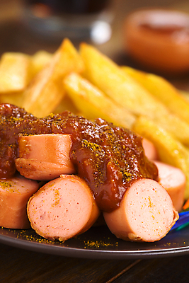 포토 JPG 해외이미지 접시 조각 토마토 감자 육류 돼지고기 사람없음 세로 식사 튀김 소시지 케첩 가루 자르기 속도 준비 카레 핸드메이드 해외202004 해외포토 식기 음식 채소 식재료 모션 소스_음식 가공식품 파일형식 이미지허브