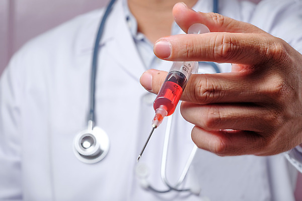 포토 JPG 해외이미지 손 컨셉 청진기 건강 병원 주사기 가면 사람 사람없음 치료 약 장비 간호사 의사 흰색 잡기 바이러스 보호 주사약 고립 돌봄 백신 예방접종 항생제 해외202004 해외포토 컬러 의학 의료기기 모션 신체부위 의료진 접종 파일형식 이미지허브