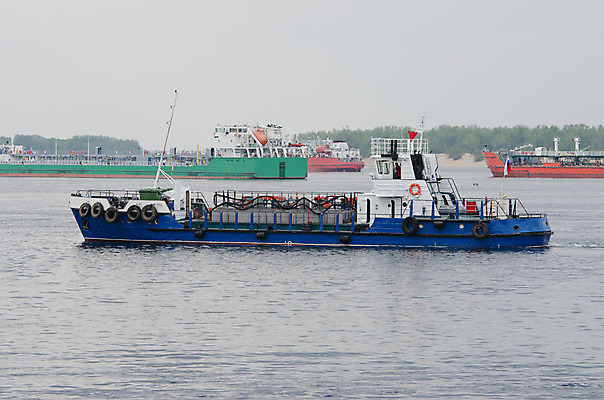 포토 JPG 해외이미지 호수 사람없음 물 강 수영 어선 보트 작음 포트 유조선 해외202004 해외포토 자연요소 배_교통 수상스포츠 크기 파일형식 이미지허브