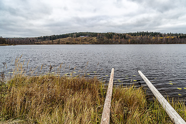 포토 JPG 해외이미지 구름 호수 자연 하늘 산 스웨덴 사람없음 건물 빨간색 물 회색 가을 해외202004 해외포토 자연요소 건축물 계절 컬러 북유럽 생태계 파일형식 이미지허브