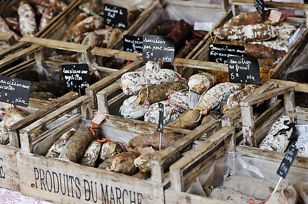 포토 JPG 해외이미지 음식 육류 사람없음 세일 프랑스 소시지 시장 타운 살라미 프로방스 해외202004 해외포토 유럽 식재료 도시 가공식품 파일형식 이미지허브