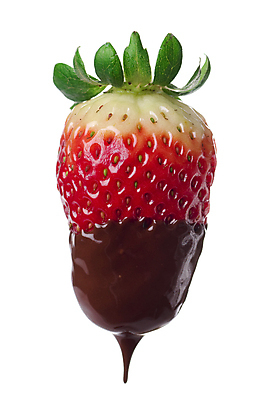 포토 JPG 해외이미지 1 열매 음식 백그라운드 과일 딸기 디저트 사람없음 빨간색 세로 초콜릿 어둠 흰색 닫기 싱글 무료 숙성 채식주의자 해외202004 해외포토 식물 컬러 모션 채식 파일형식 이미지허브