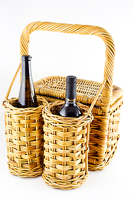 포토 JPG 해외이미지 여행 사람없음 빨간색 소풍 바구니 와인 흰색 날짜 포도밭 점심식사 메를로 양조장 해외202004 해외포토 컬러 밭 주류 야외활동 식사 파일형식 이미지허브