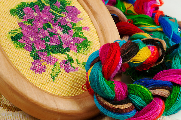 포토 JPG 해외이미지 모델 전통 꽃 백그라운드 꽃무늬 패턴 미술 취미 사람없음 장식 초록색 노란색 유행 골동품 직물 면 실 상품 실크 질감 실타래 자수 섬유 양모 멀티 파스텔톤 해외202004 해외포토 식물 컬러 무늬 문화예술 파일형식 이미지허브