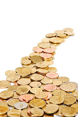 포토 JPG 해외이미지 백그라운드 컨셉 돈 비즈니스 새로움 사람없음 금융 빛 동전 저축 유로 흰색 재산 황금 투자 보물 월급 고립 자금 카피스페이스 해외202004 해외포토 컬러 경제 공백 파일형식 이미지허브